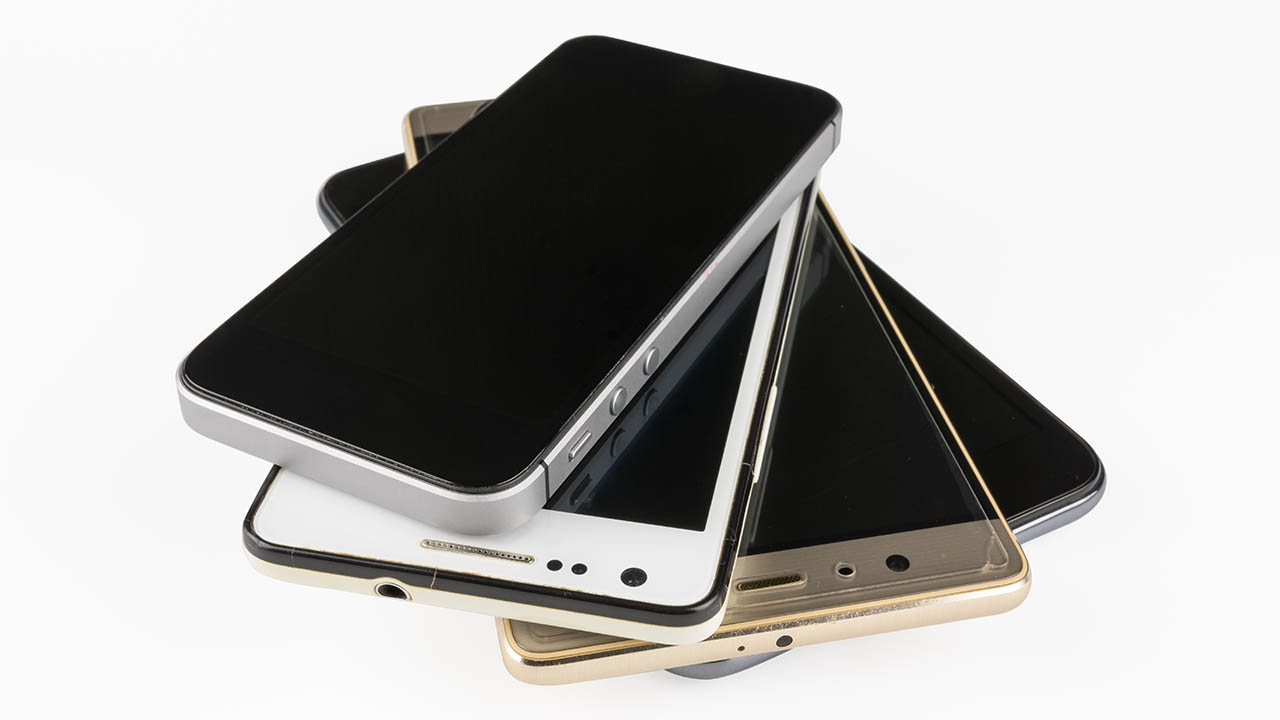 使わなくなった古いスマホをサブ機として活用するイメージ