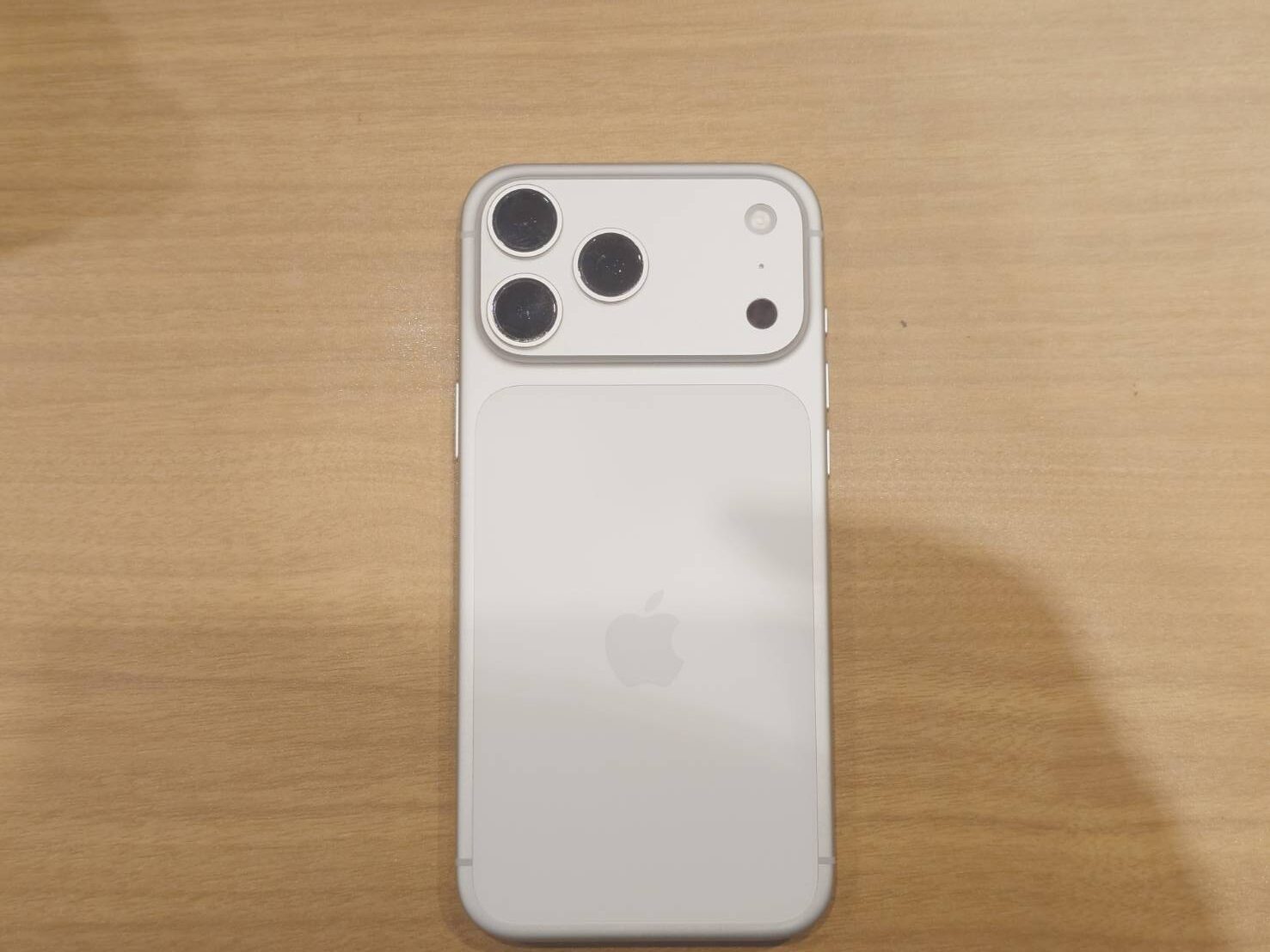 iPhone17Promax 256GB ホワイト 中古 スマホ買取 泉岳寺