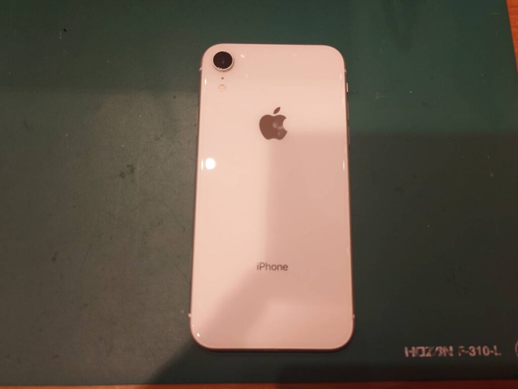 iPhoneXR 128GB ホワイト 中古 スマホ買取 目黒