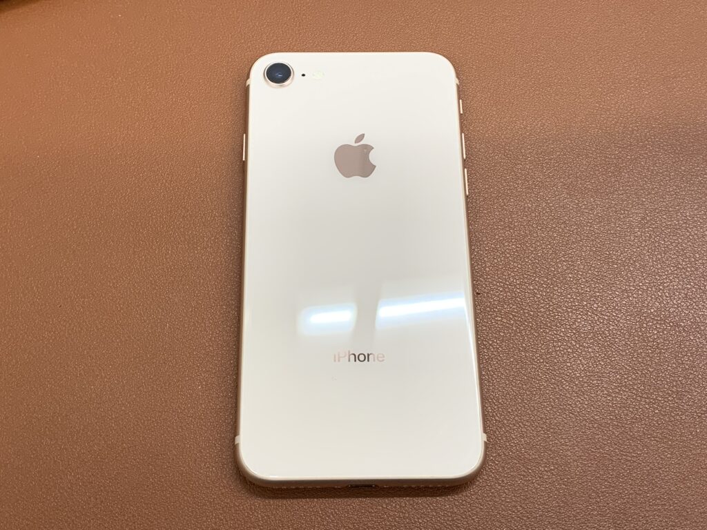 iPhone8 64GB ホワイト 中古 スマホ買取 磯子