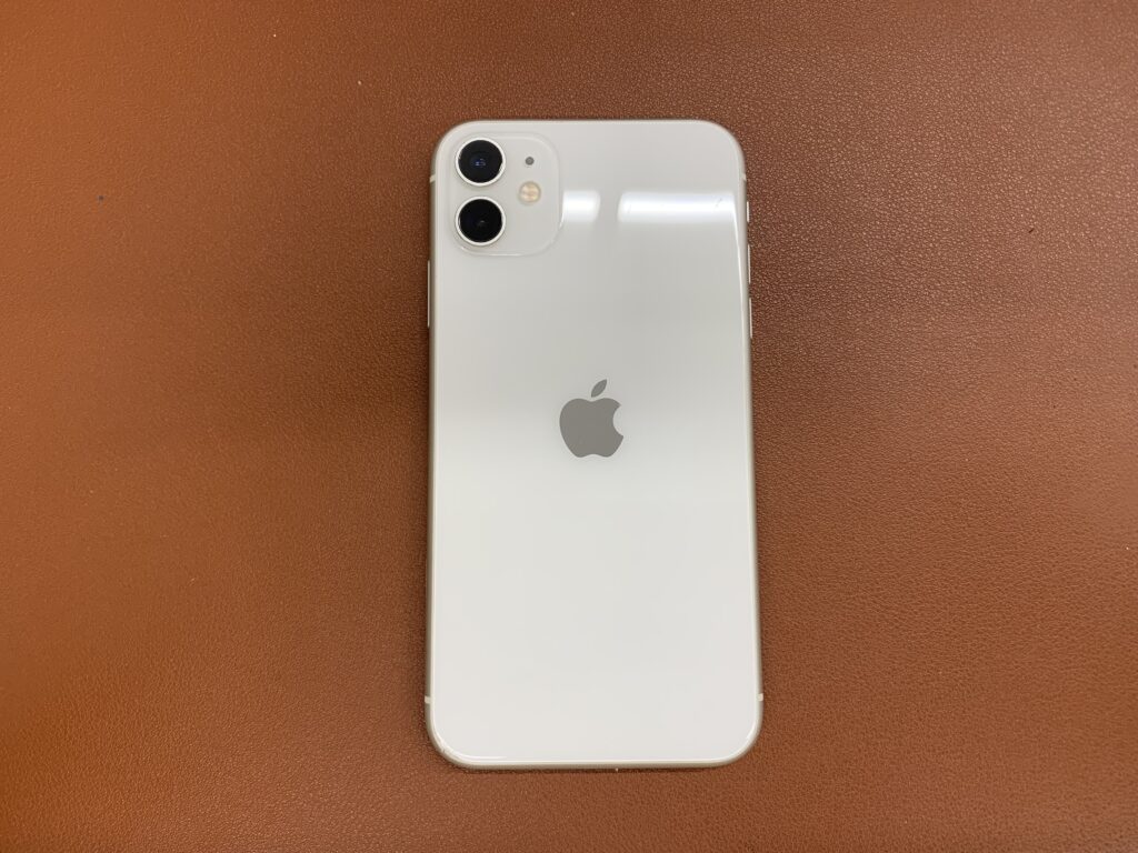 iPhone 11 256GB ホワイト 中古品 スマホ買取 三宮
