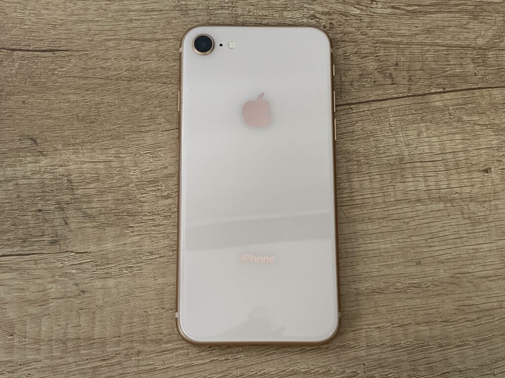 iPhone 8 シルバー 64GB 中古品 スマホ買取 荒川区
