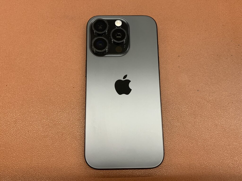 iPhone15 Pro 256GB ブラックチタニウム 中古品 スマホ買取 新宿歌舞伎町店 港区
