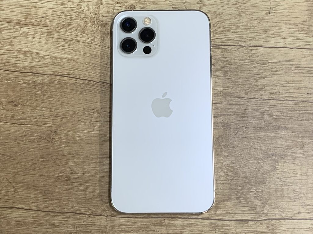 iPhone 12 Pro 256GB シルバー 中古品 スマホ買取 新宿歌舞伎町店 目黒区