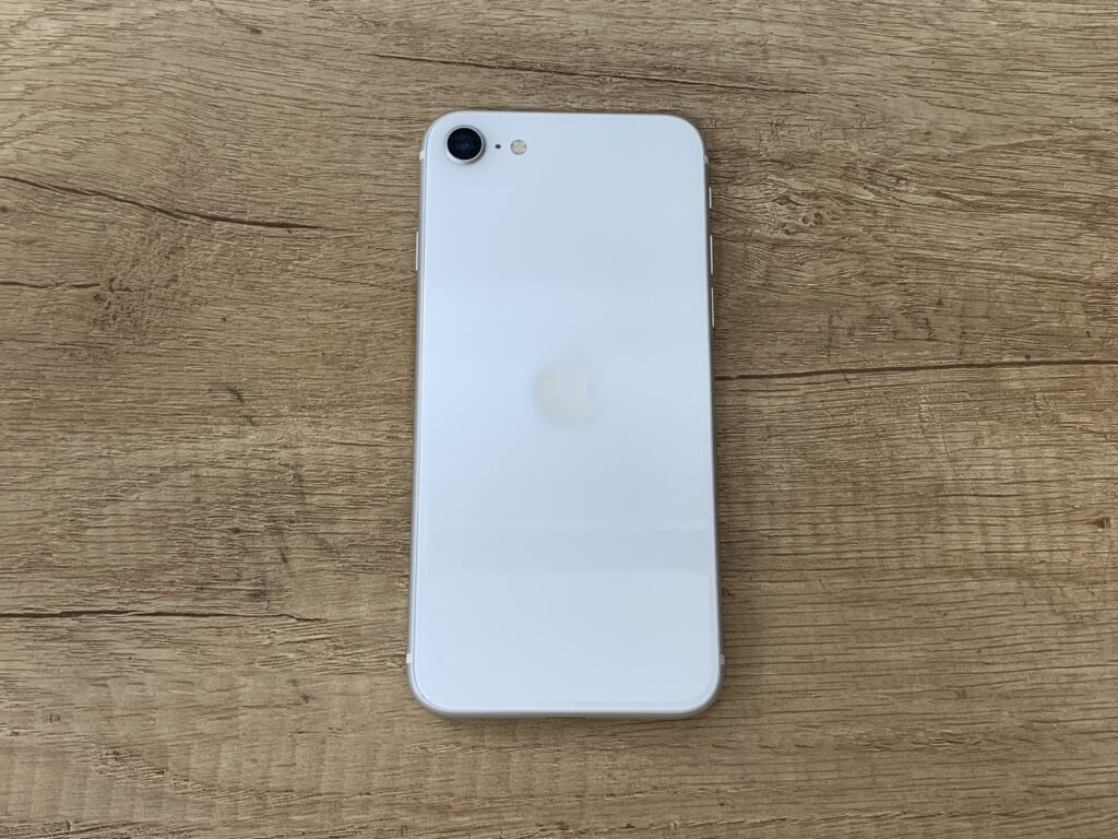 iPhone SE（第2世代） 128GB ホワイト 中古品 スマホ買取 新宿歌舞伎町店 東新宿
