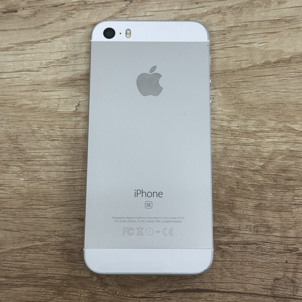 iPhone SE 64GB シルバー（中古品）