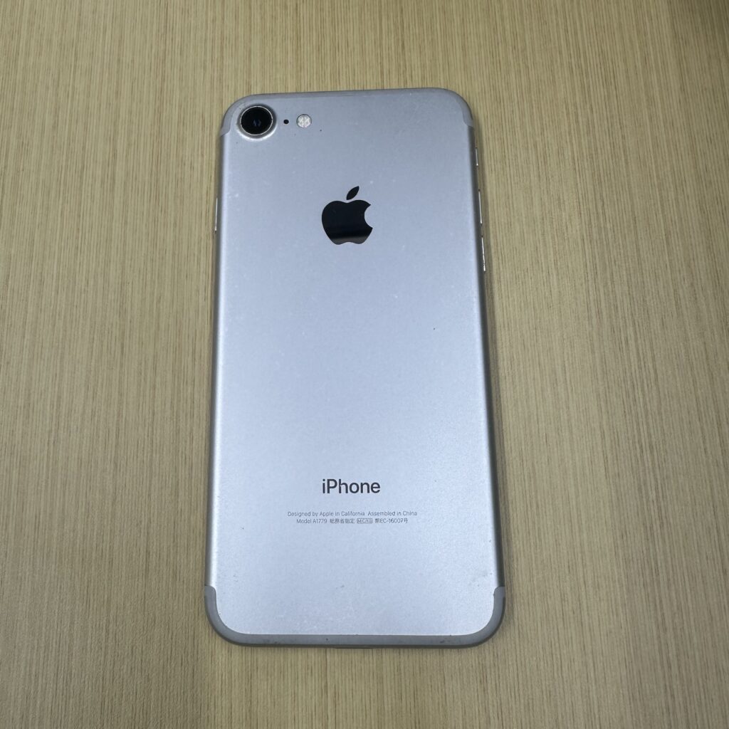 iPhone 7 32GB シルバー（中古品）